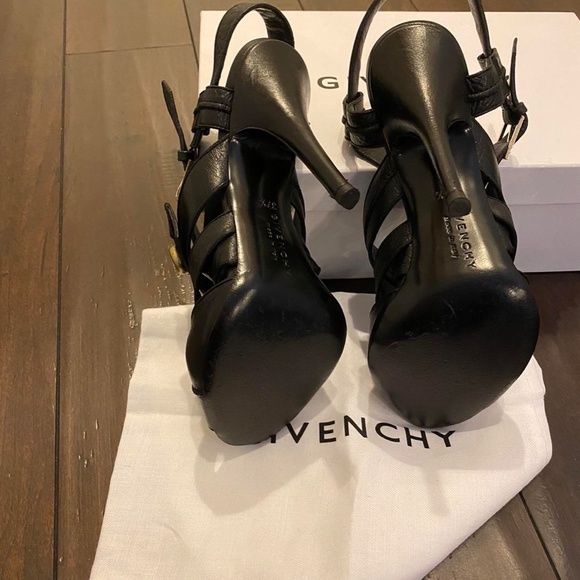 GIVENCHY STRAPPY LEATHER SANDALS - Picture 5 of 8